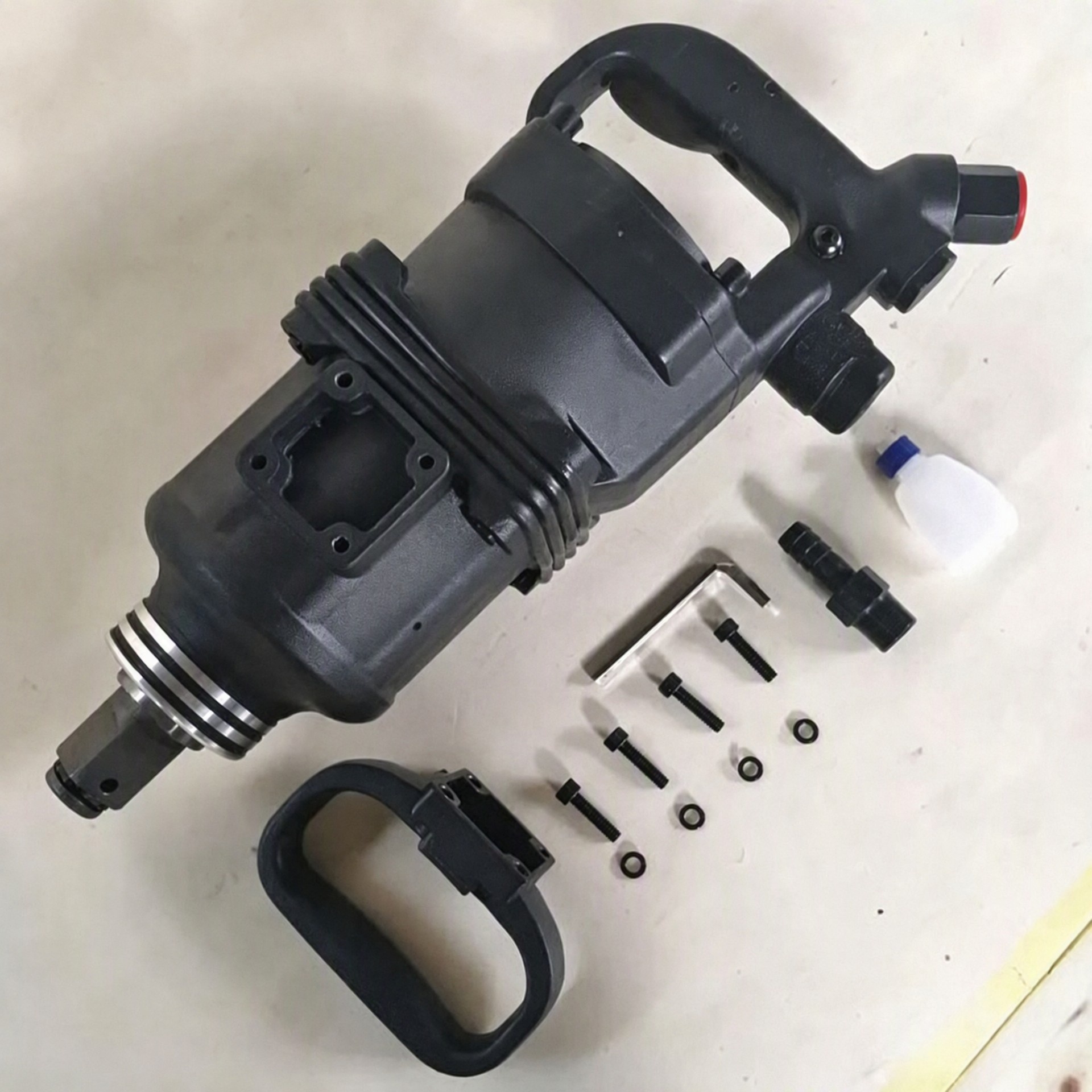 Heavy-Duty Air Impact Wrench (1